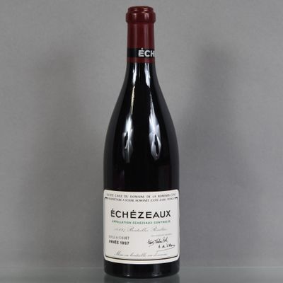 une image représentant une bouteille de vin posée sur une table