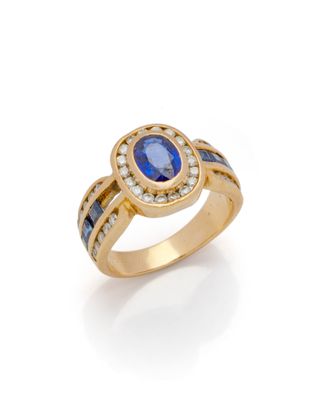 une bague en saphir et diamant