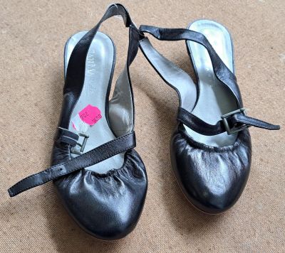 108 / Paire de chaussures - SAN MARINA - Pointure 38 /…