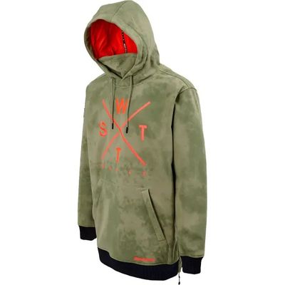 Le sweat à capuche est vert et comporte une capuche rouge.