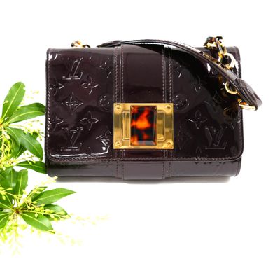 louis vu vu bag in black patent with gold hardware and tortoise shell