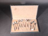 many spoons and spoon spoons in a case
