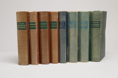 8 vol. éd. de la Pléiade, rel. frottées : ALAIN, SAINT-EXUPE…