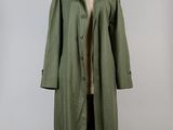 un trench-coat vert olive sur un mannequin, un mannequin, un mannequin, un mannequin, un mannequin, un mannequin, un mannequin, un mannequin, un mannequin, un mannequin, un mannequin, un mannequin, un mannequin, un mannequin, un mannequin, un mannequin, un mannequin, un mannequin, un mannequin, un mannequin, un mannequin, un mannequin, un mannequin, un mannequin, un mannequin, un mannequin, un mannequin, un mannequin, un mannequin, un mannequin, un mannequin, un mannequin, un mannequin, un