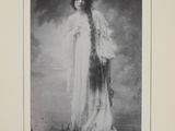une vieille photo en noir et blanc d'une femme aux cheveux longs
