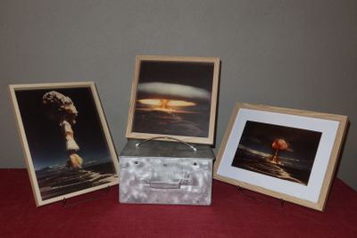 3 PHOTOS encadrées : 1ers ESSAIS Français de la bombe H - 2 …