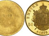 Quatre types différents de pièces d'or sont représentés sur un fond blanc