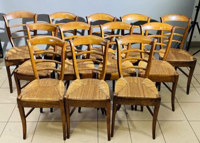 a lot of chairs that are lined up together