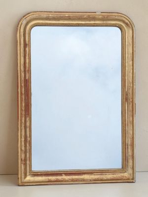 a mirror that is sitting on a table