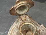 a bronze statue of a man with a hat on his head