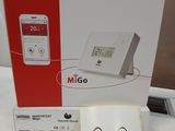emballage d'une boîte contenant un téléphone et un bloc-notes posés sur une table