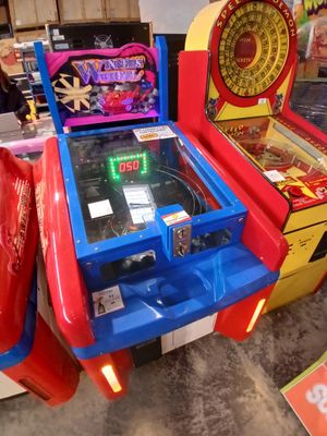 de nombreuses bornes d'arcade exposées