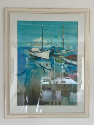 une image d'une peinture de bateaux dans l'eau