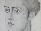 un dessin représentant le visage d'une femme sur une photo en noir et blanc
