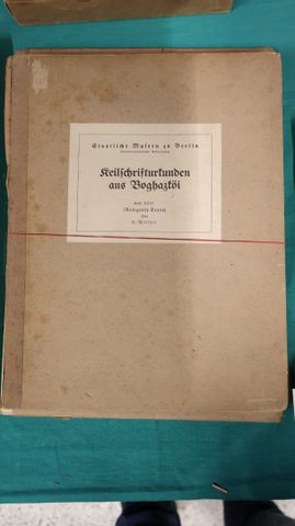 Reilfchristursunden aus Boghazasöi. Musée de BERLIN, Berlin, 1930...