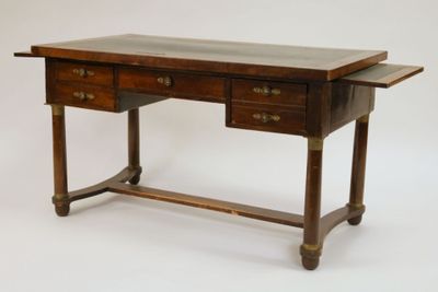 bureau en acajou et placage d'acajou, ouvrant par cinq tiroi…