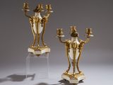 paire de candélabres anciens en laiton et marbre sur socles