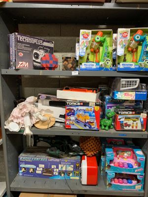 Lot de jouets divers : Tomica, Rapid Control et divers - Photo 1