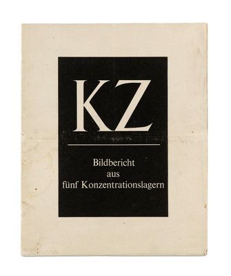 un livre en noir et blanc sur lequel figurent les lettres « kz »