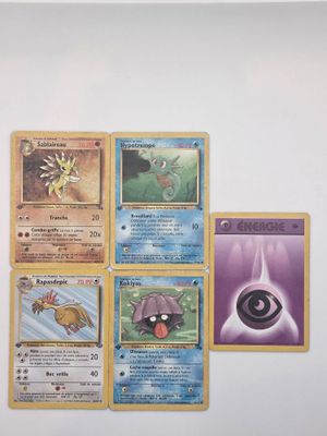 beaucoup de cartes de pokemon différentes sur le mur