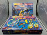 La boîte du jeu Domino Express est ouverte et prête à l'emploi.