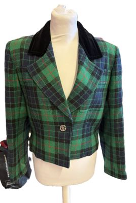 veste à carreaux verts et noirs sur un mannequin, mannequin, mannequin, mannequin, mannequin, mannequin, mannequin, mannequin, mannequin, mannequin