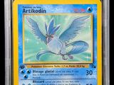 gros plan d'une carte pokemon sur fond noir