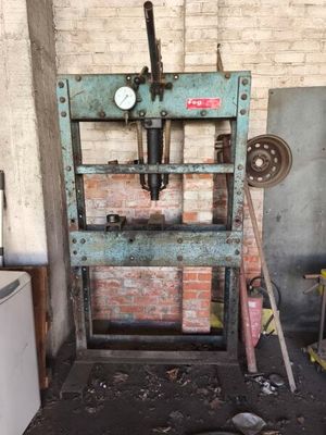 a machine that is sitting in the middle of a room