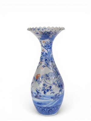 JAPON, XXe Grand vase balustre au col évasé en corolle au dé…