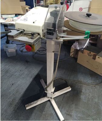 COMIPACK. Cercleuse de sachets sur pieds, de 2003. On y join…