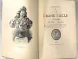 un livre ouvert sur lequel figure le dessin d'un buste