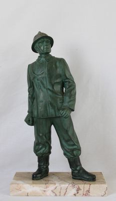 Sculpture de pompier en régule.