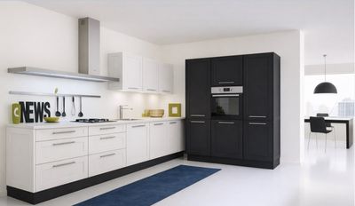 Cuisine "LENA 2" moderne d’environ 5 mètres linéaires, au st…