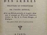 un vieux livre avec un titre en noir et blanc