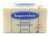 un savon en pain sur lequel est apposée une étiquette bleue