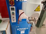a machine that is sitting on a table in a room