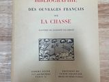 la couverture d'un livre posé sur une table en bois, avec l'image d'un homme à cheval