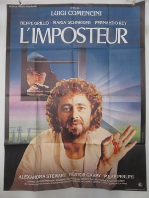 L'affiche du film « Impposteur » est accrochée au mur.