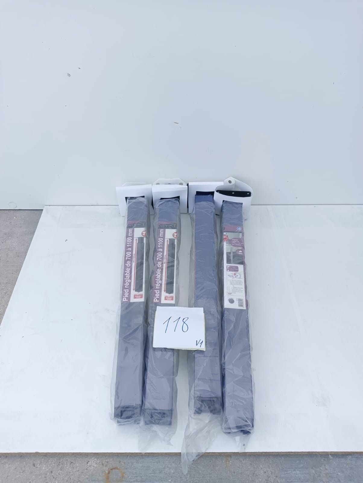 Lot de 4 pieds de table réglables CIME, finition acier noir,…