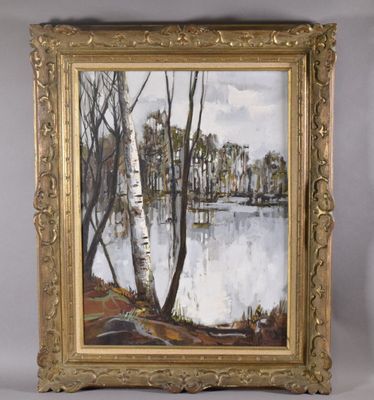 une peinture à l'huile représentant un bouleau au bord d'un lac, dans un cadre doré
