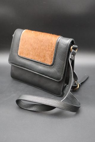 CHEVIGNON : sac en cuir et peau porté main