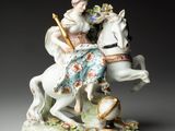 figurine en porcelaine représentant une femme à cheval, coiffée d'une couronne