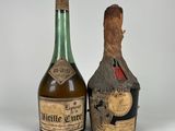 deux bouteilles d'alcool posées l'une à côté de l'autre sur une surface blanche