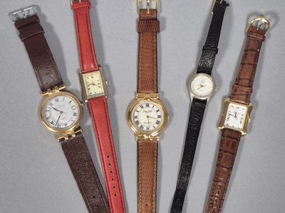 Lot de cinq montres fantaisie dont Jacques Ryter, Guillemin …