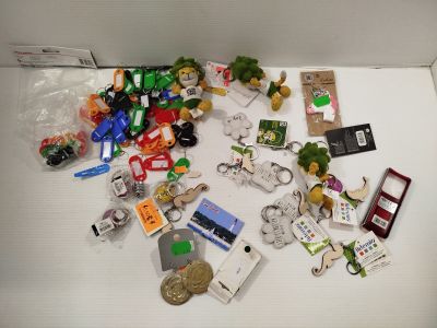GROS LOT - Lot de plusieurs dizaines d'articles - ARTEMIO - …