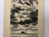 un dessin en noir et blanc représentant des nuages au-dessus d'une étendue d'eau