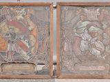 paire de panneaux de vitraux anciens représentant les armoiries du roi et de la reine d'Angleterre