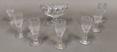 Suite de sept verres en cristal taillé.