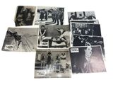 plusieurs vieilles photos en noir et blanc représentant des hommes et des femmes assis sur un banc