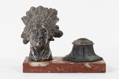 Oscar RUFFONY, d'après - Encrier à décor de tête d'indien en…